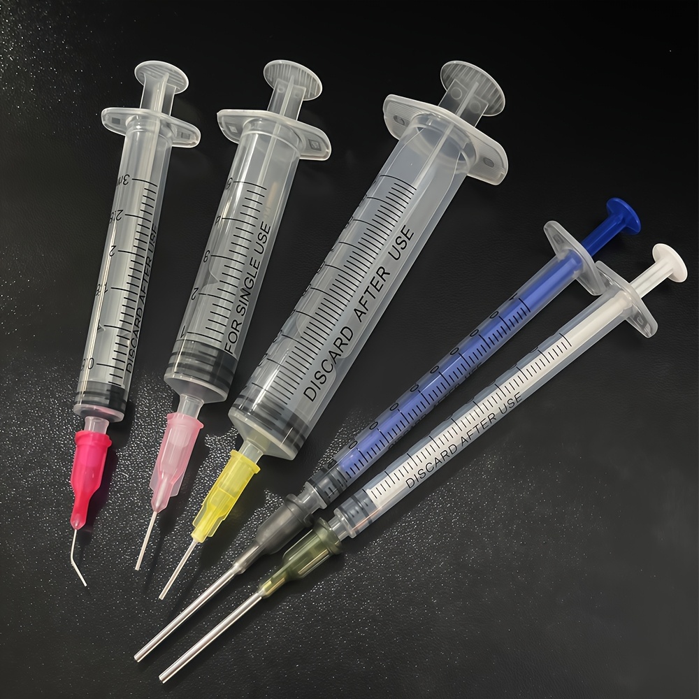 Lab Equipment - مجموعة من الحقن المخبرية الدقيقة مع